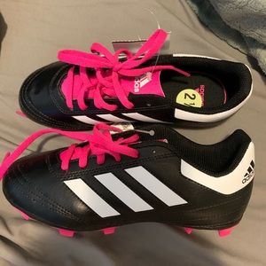 2.5 girls adidas soccer cleats